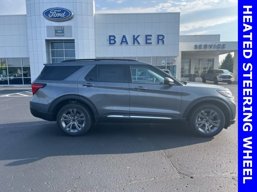 2025 Ford Explorer photo 1
