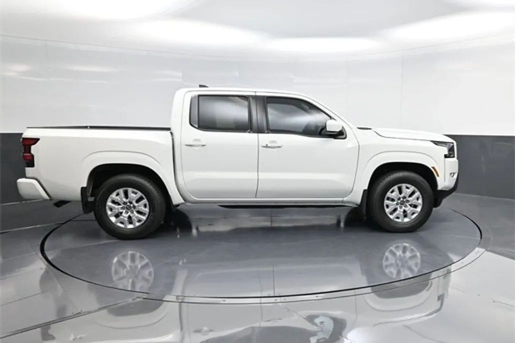 2023 Nissan Frontier SV photo 1