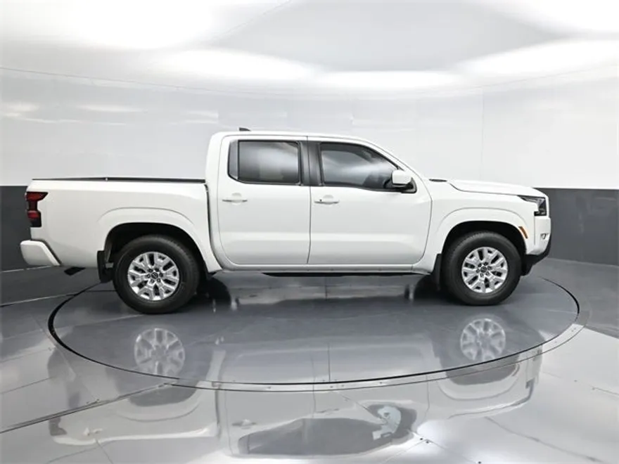 2023 Nissan Frontier SV photo 1