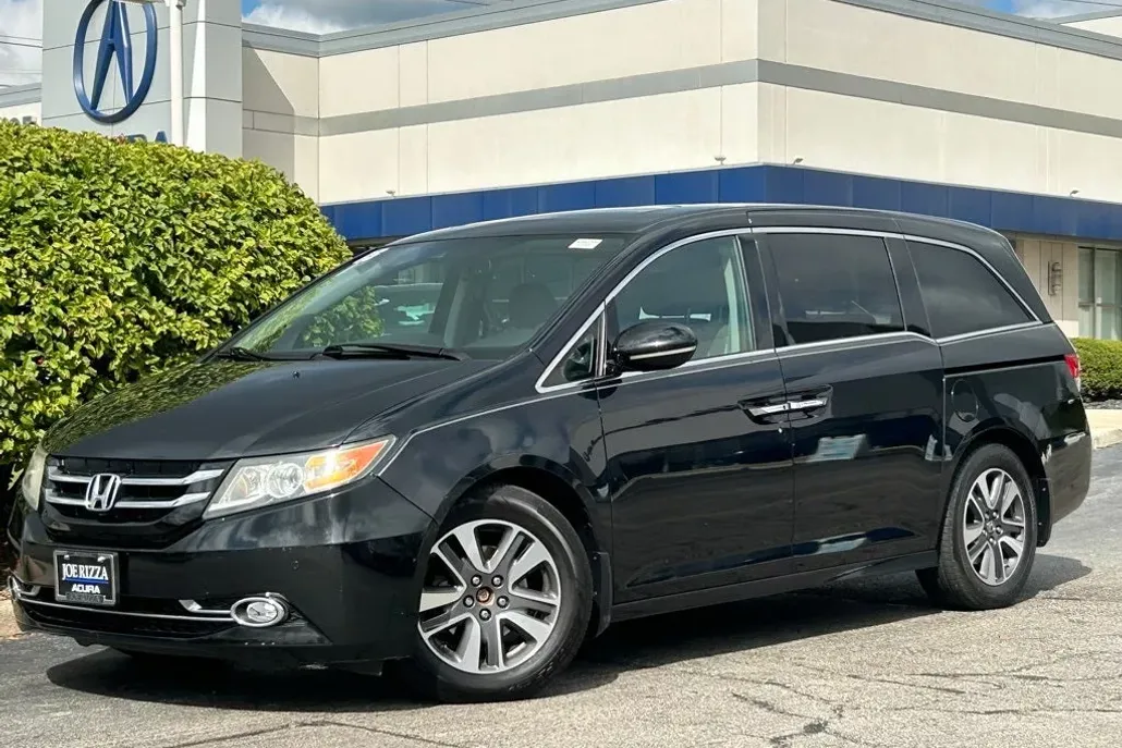 2015 Honda Odyssey Touring Elite photo 1