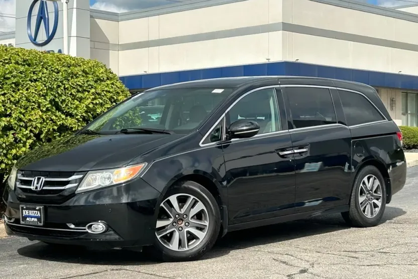 2015 Honda Odyssey Touring Elite photo 1
