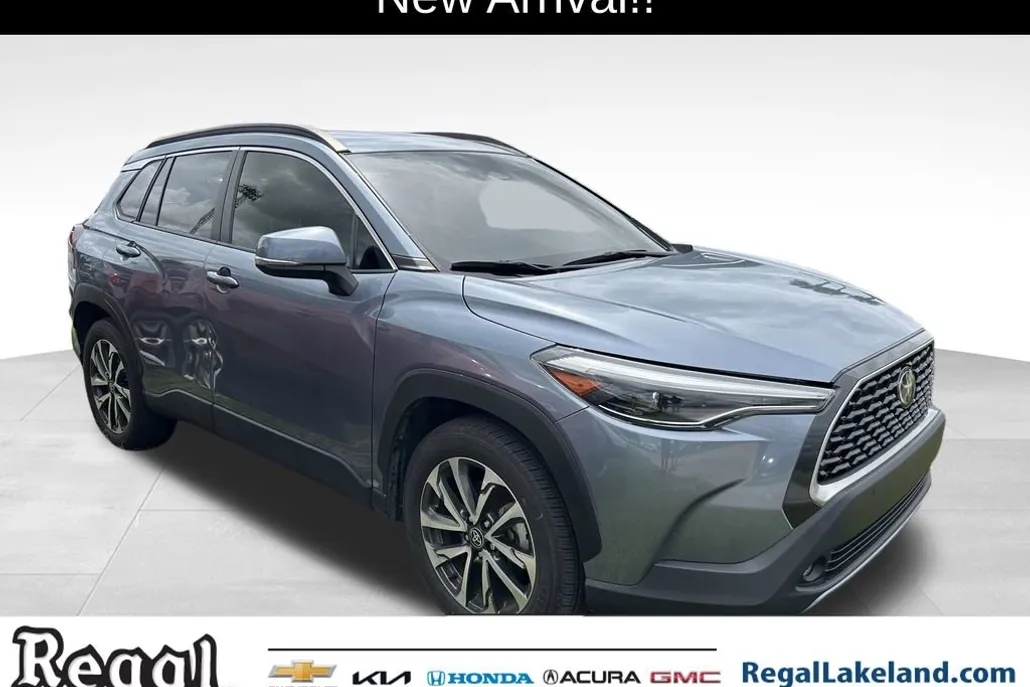 2023 Toyota Corolla Cross XLE photo 1