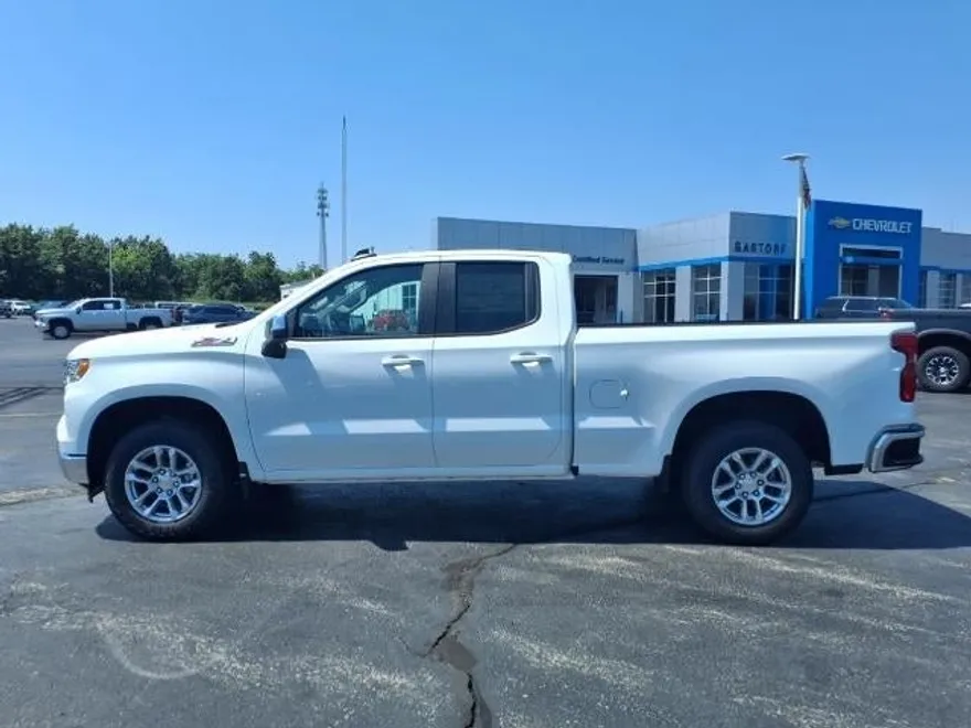 2026 Chevrolet Silverado 1500 LT photo 1