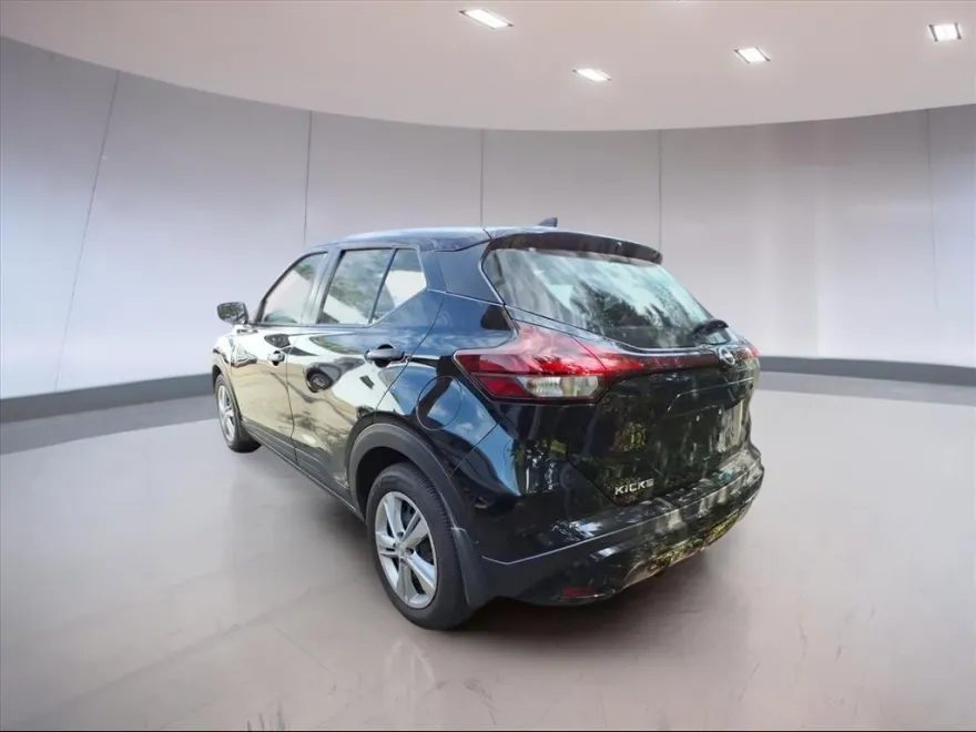 2025 Nissan Kicks Play S photo 1