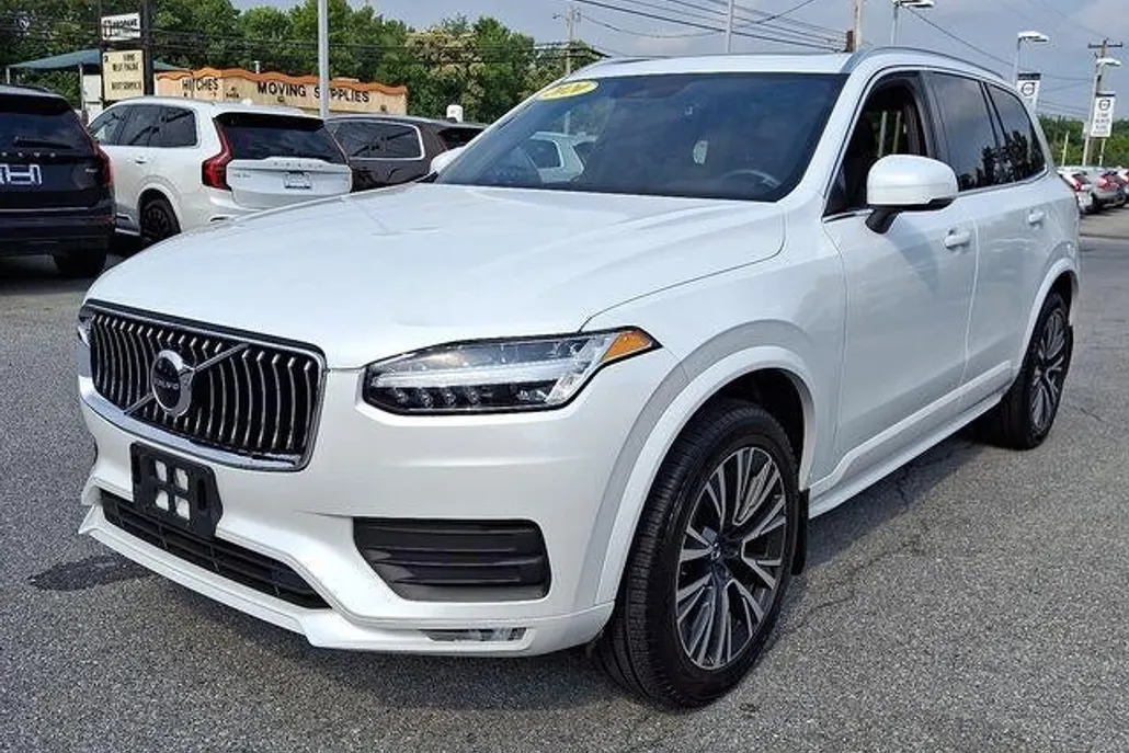 2020 Volvo XC90 T6 AWD Momentum photo 1