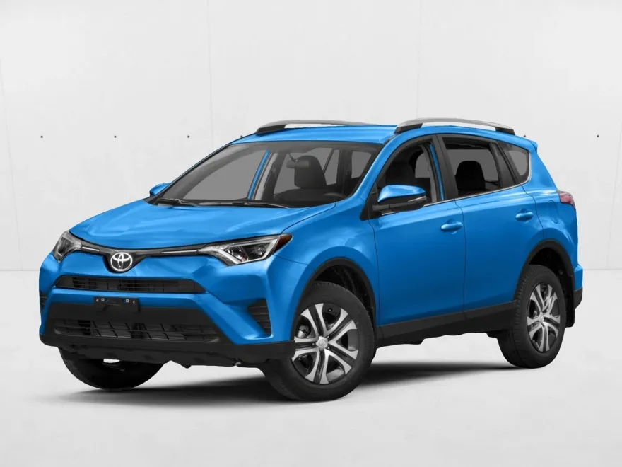 2017 Toyota RAV4 LE photo 1