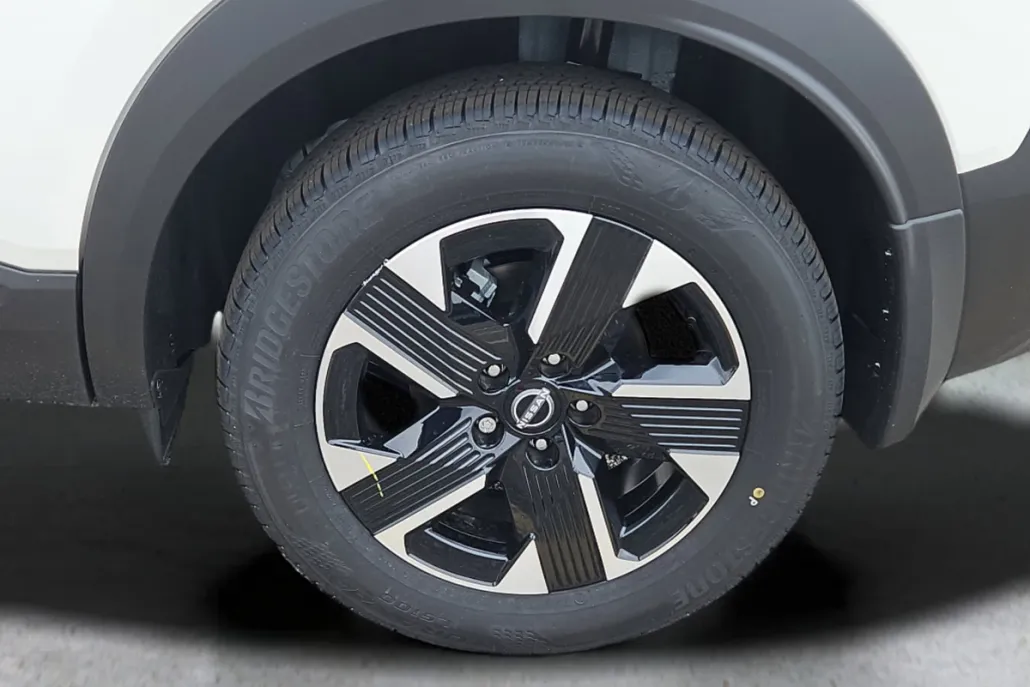 2025 Nissan Kicks SV photo 1
