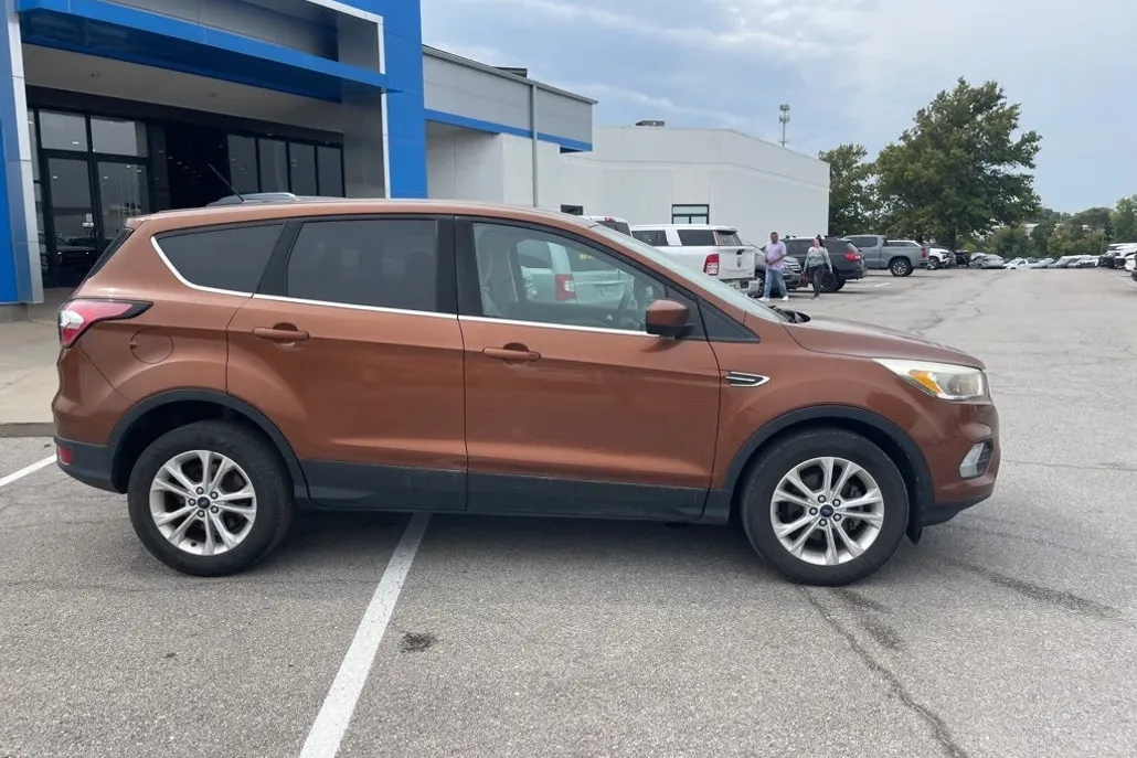 2017 Ford Escape SE photo 1