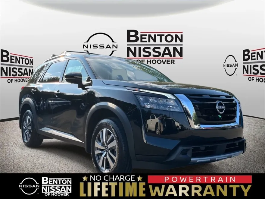 2025 Nissan Pathfinder SL photo 1