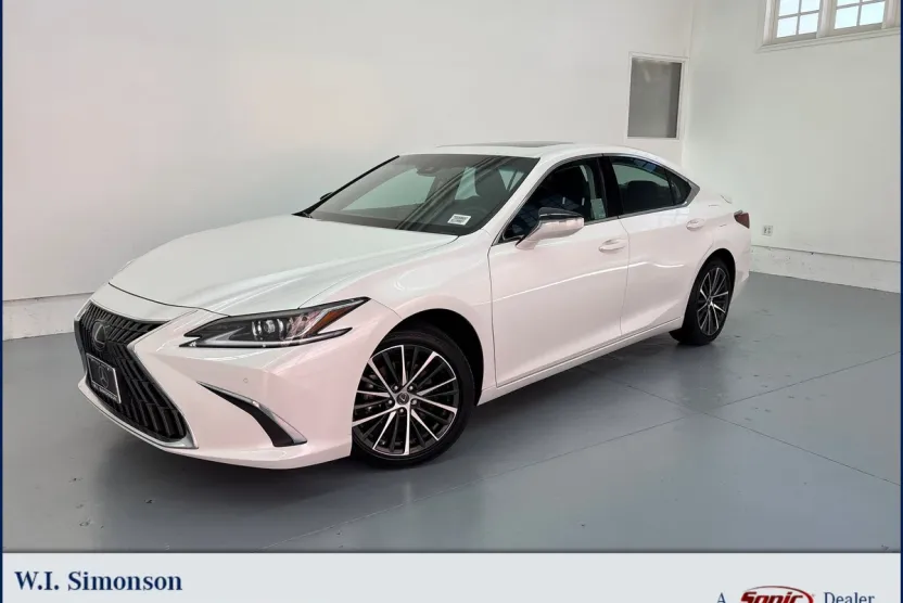 2025 Lexus ES 300h photo 1