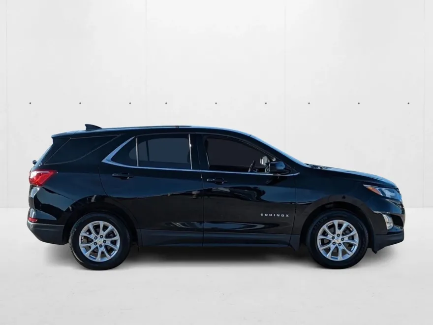 2020 Chevrolet Equinox LT photo 1