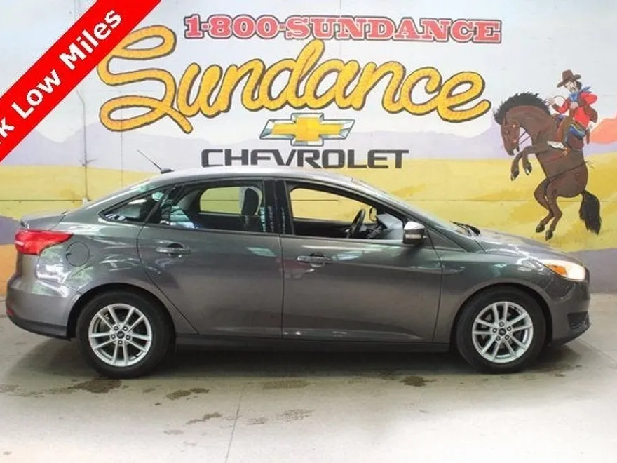 2017 Ford Focus SE photo 1