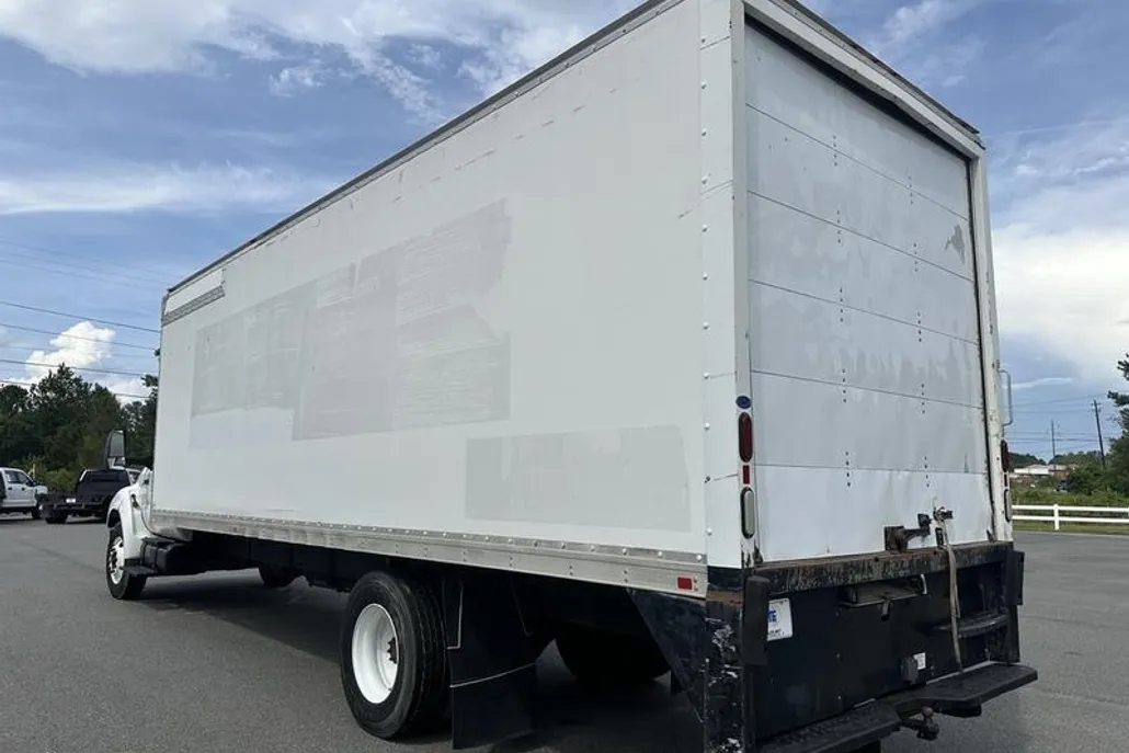 2015 Ford F-750 photo 1