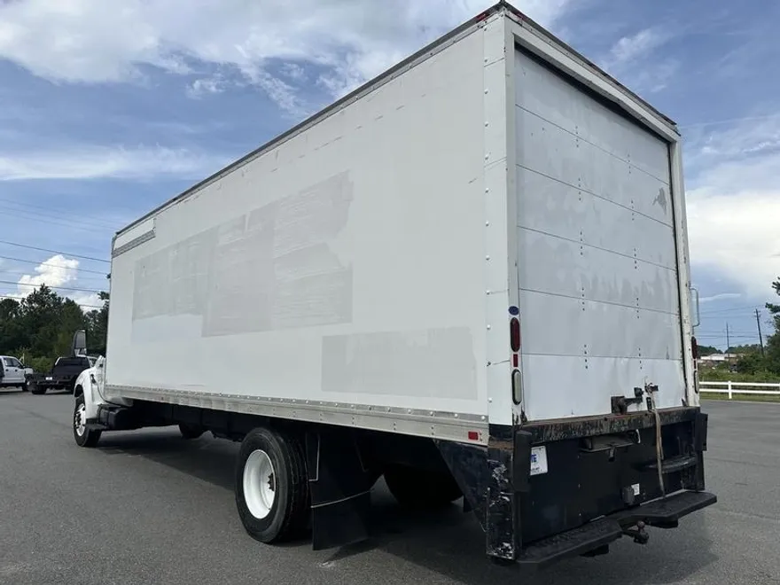 2015 Ford F-750 photo 1