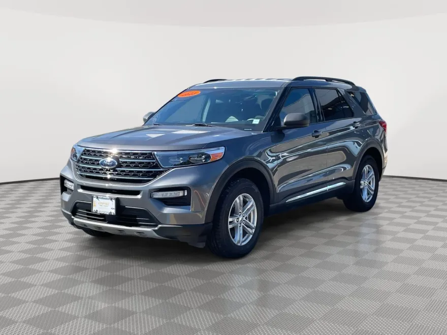2023 Ford Explorer XLT photo 1
