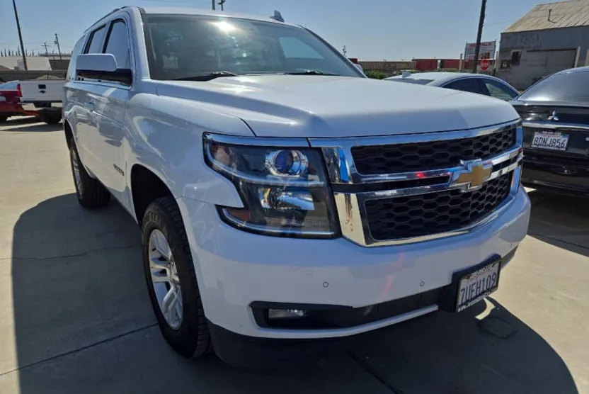 2016 Chevrolet Tahoe LT photo 1