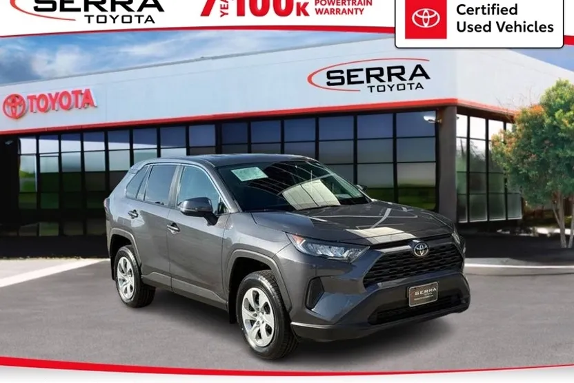 2022 Toyota RAV4 LE photo 1