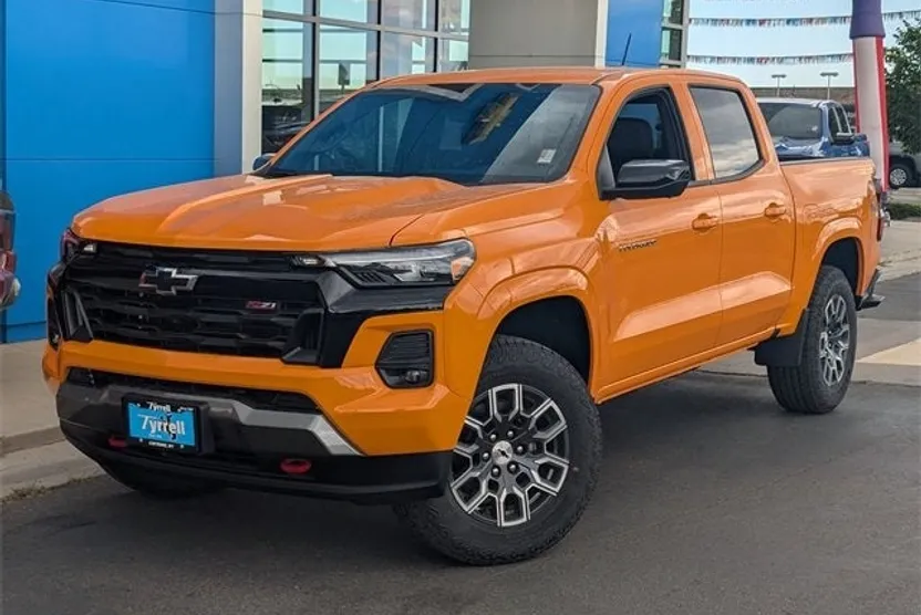 2025 Chevrolet Colorado Z71 photo 1