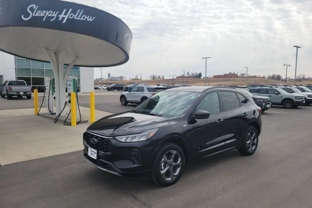 2024 Ford Escape ST-Line photo 1