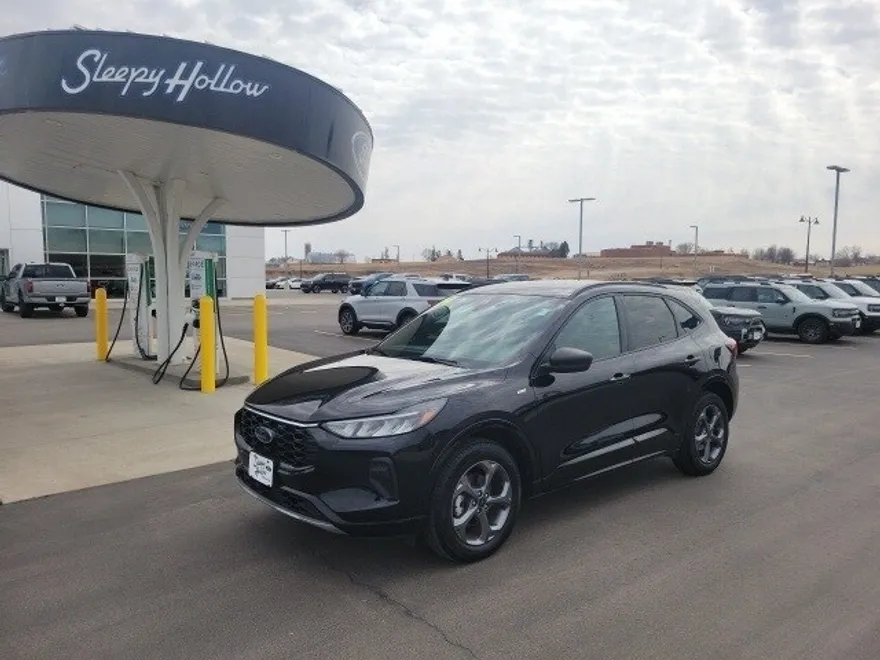 2024 Ford Escape ST-Line photo 1