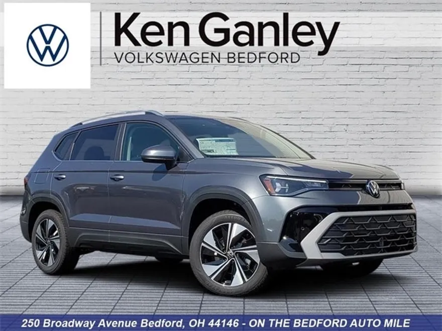 2025 Volkswagen Taos SE photo 1