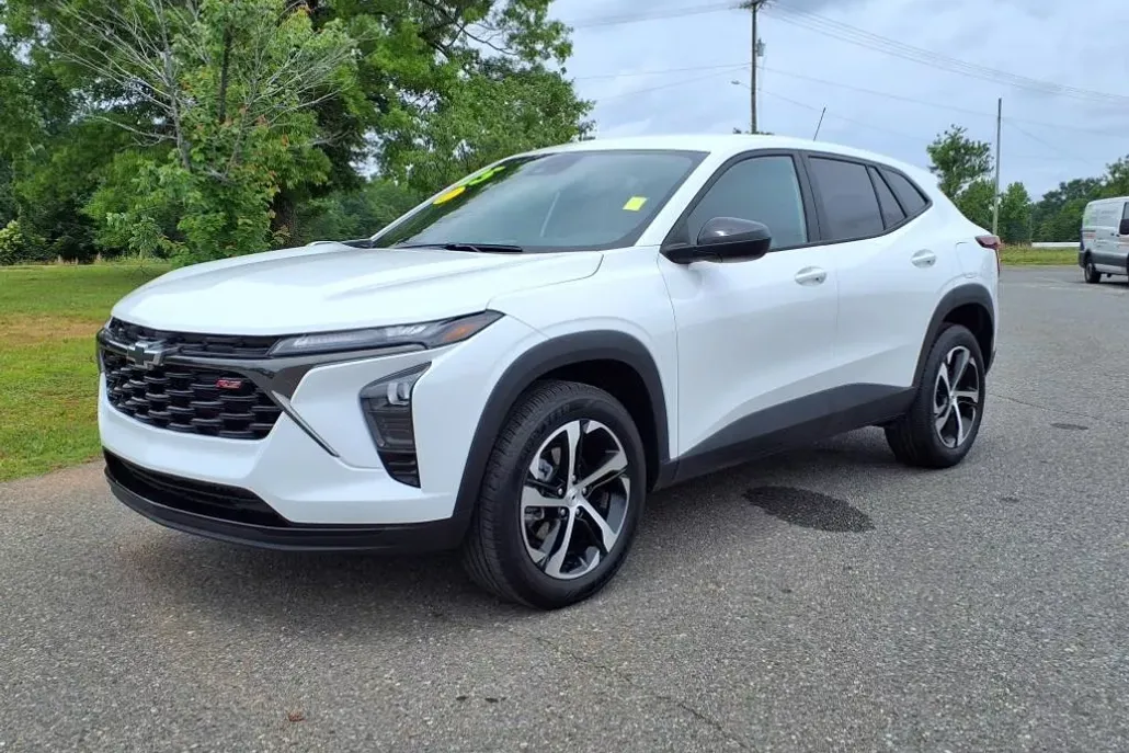 2025 Chevrolet Trax photo 1