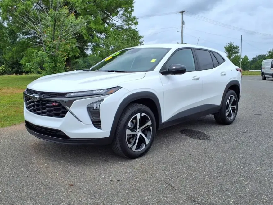 2025 Chevrolet Trax photo 1