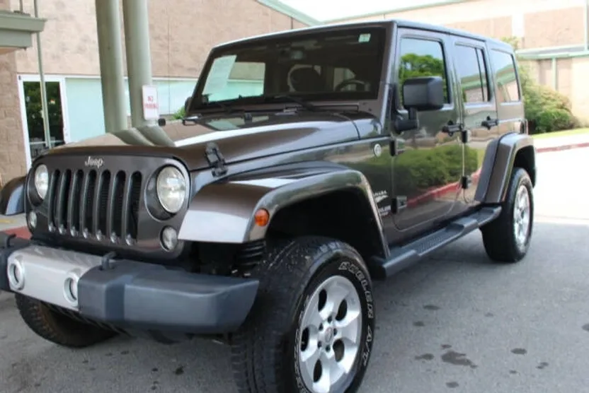 2014 Jeep Wrangler Unlimited Sahara photo 1