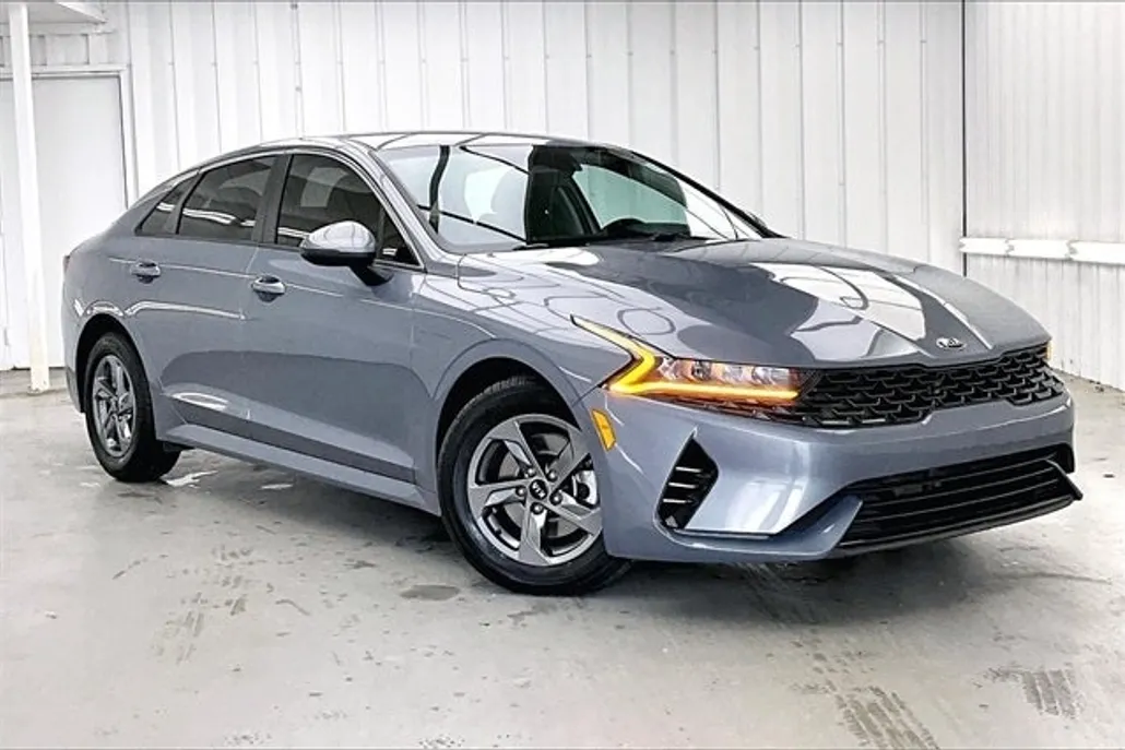 2021 Kia K5 LXS photo 1