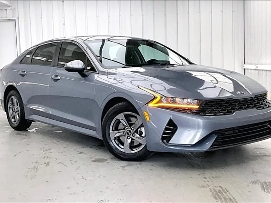 2021 Kia K5 LXS photo 1