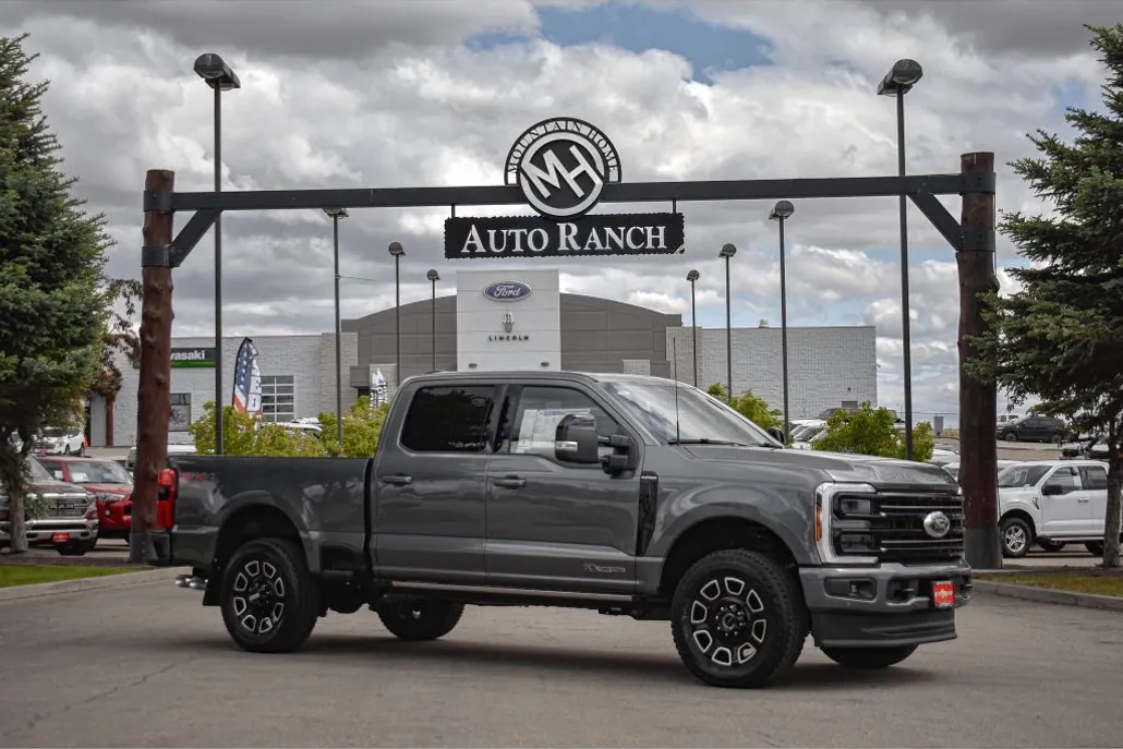 2025 Ford F-250 Platinum photo 1