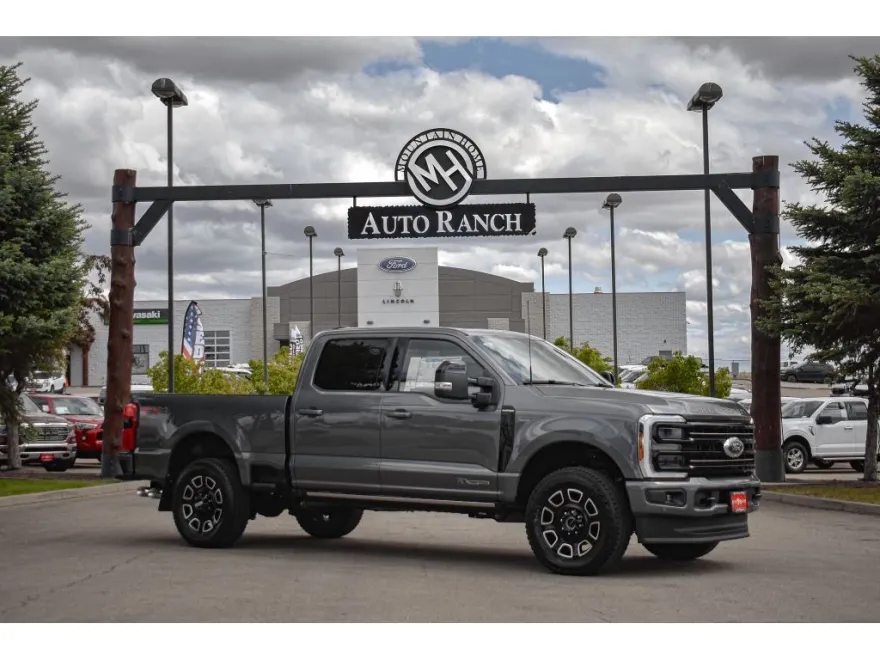 2025 Ford F-250 Platinum photo 1