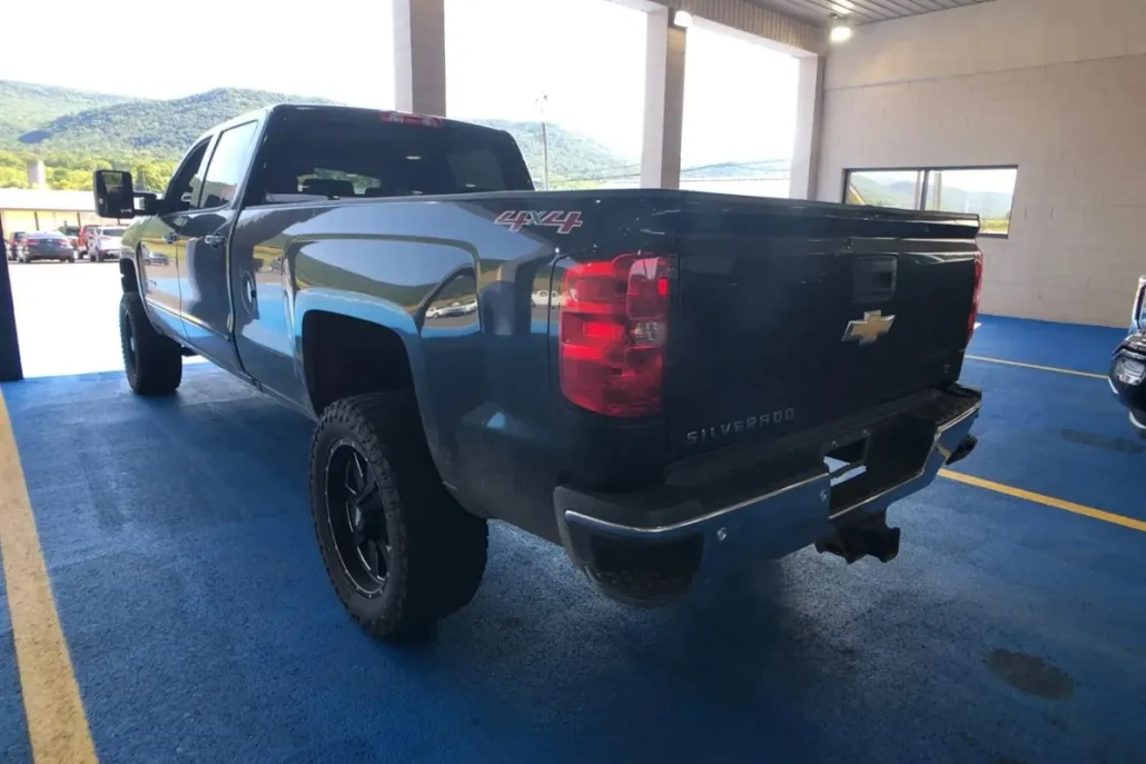 2017 Chevrolet Silverado 2500HD LT photo 1