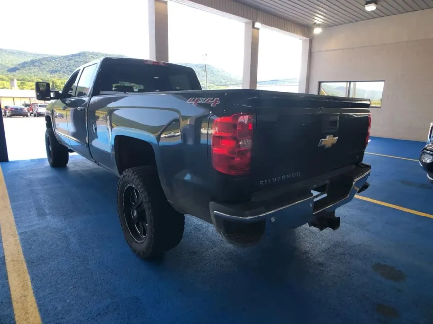 2017 Chevrolet Silverado 2500HD LT photo 1