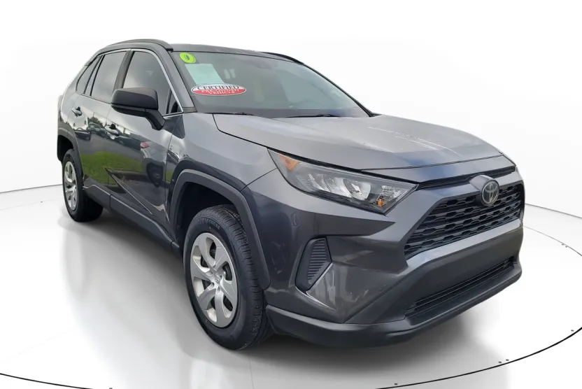 2020 Toyota RAV4 LE photo 1