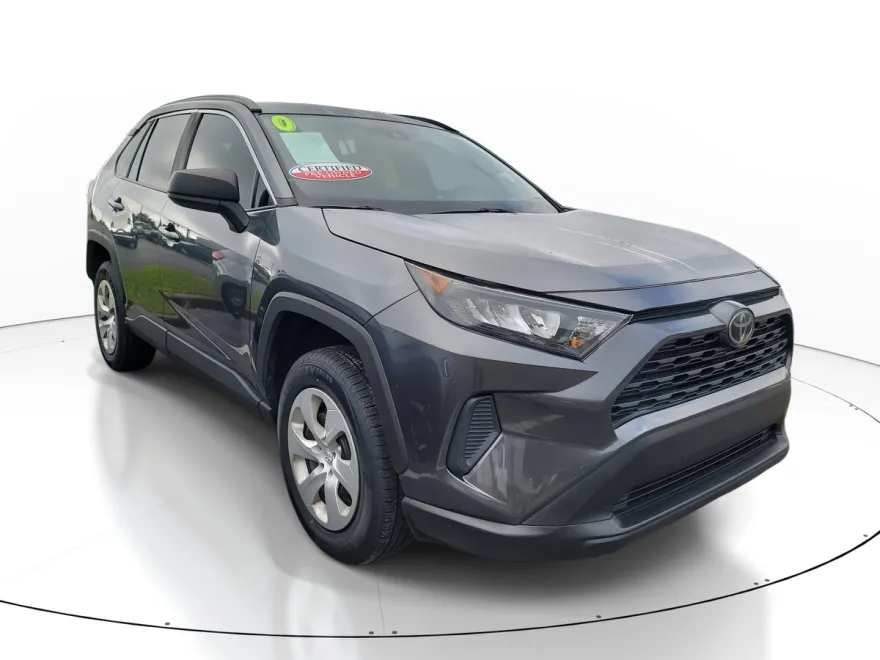 2020 Toyota RAV4 LE photo 1