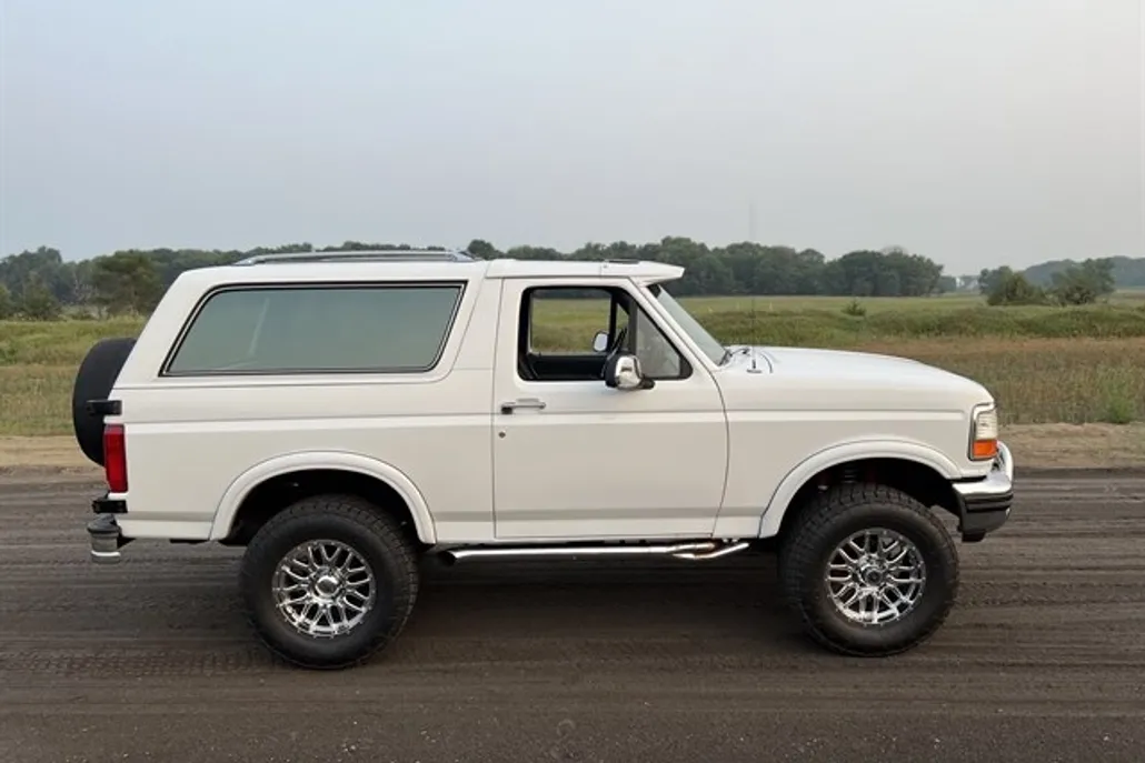 1992 Ford Bronco photo 1