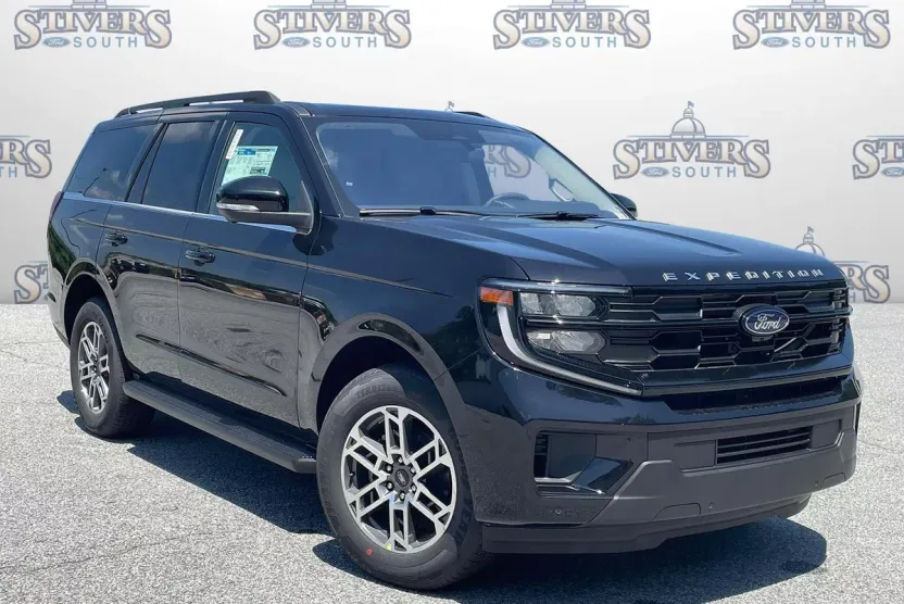 2025 Ford Expedition XLT photo 1
