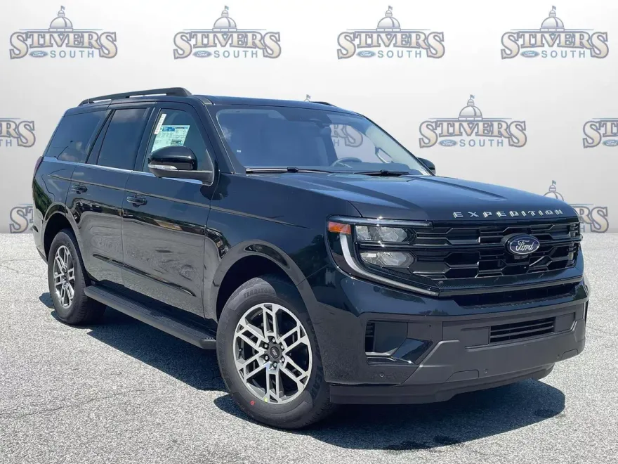 2025 Ford Expedition XLT photo 1