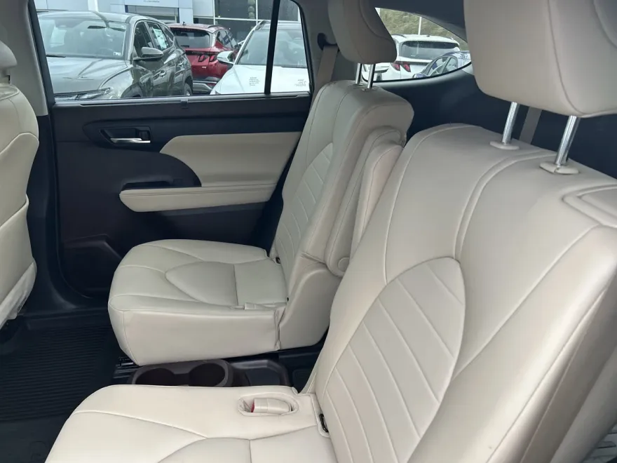 2020 Toyota Highlander Hybrid XLE photo 1
