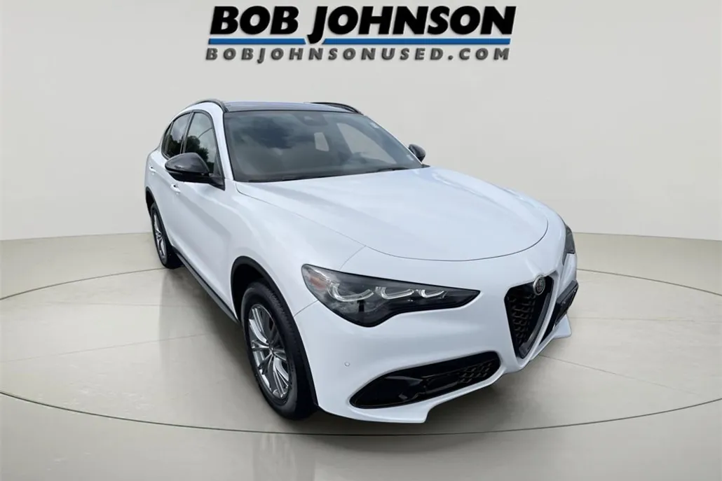 2024 Alfa Romeo Stelvio Sprint photo 1