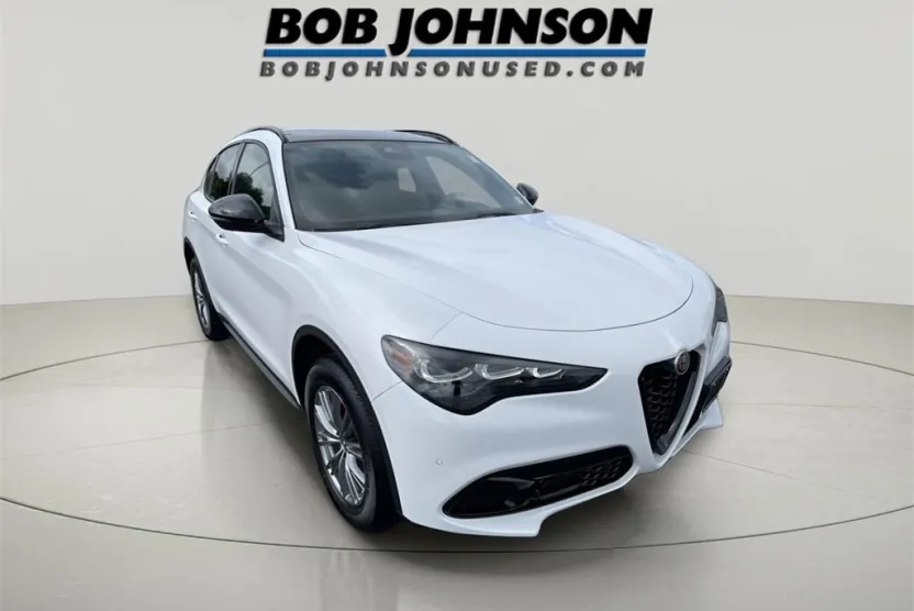 2024 Alfa Romeo Stelvio Sprint photo 1