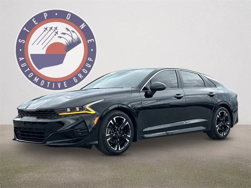 2022 Kia K5 GT-Line photo 1