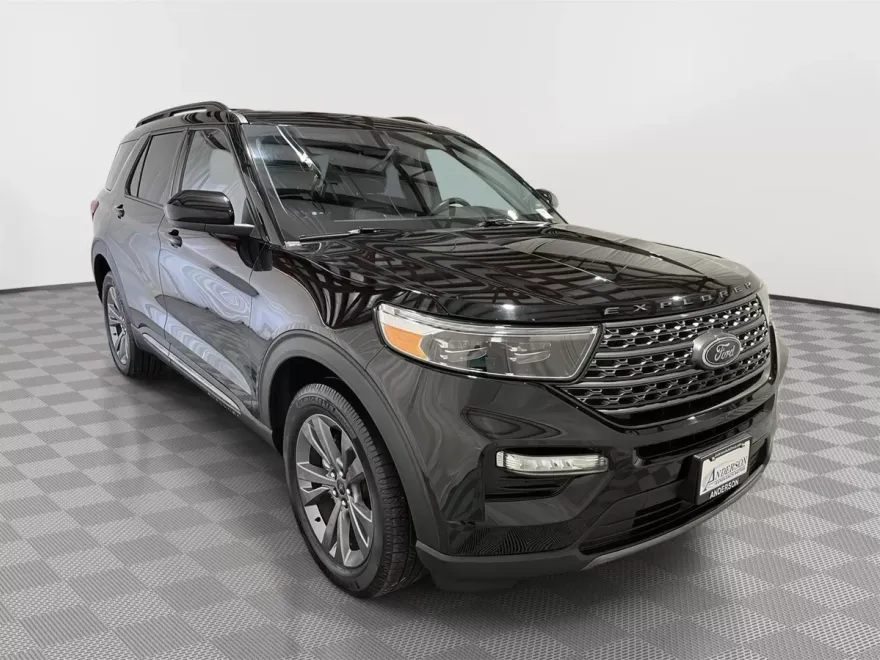 2022 Ford Explorer XLT photo 1