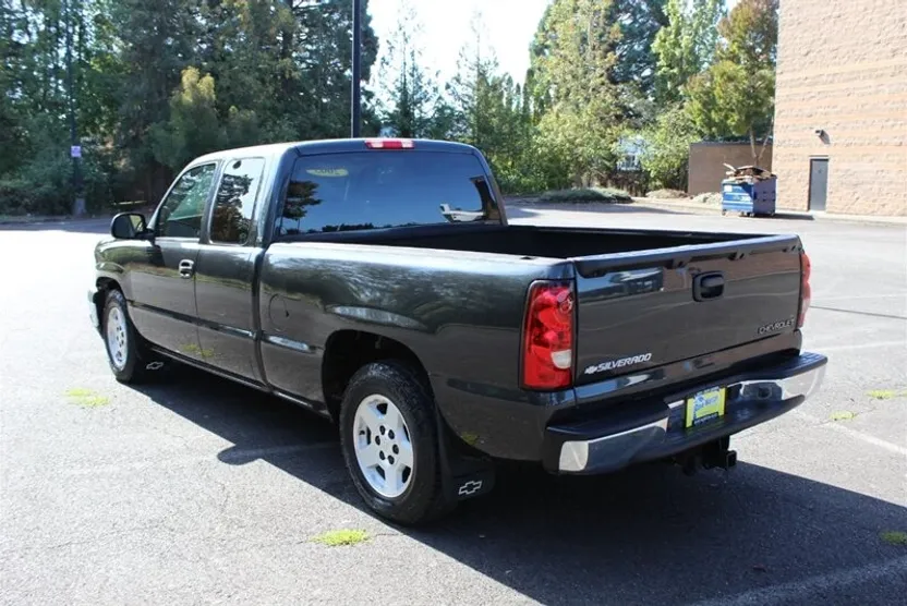 2005 Chevrolet Silverado 1500 LS photo 1