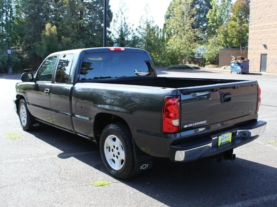 2005 Chevrolet Silverado 1500 LS photo 1