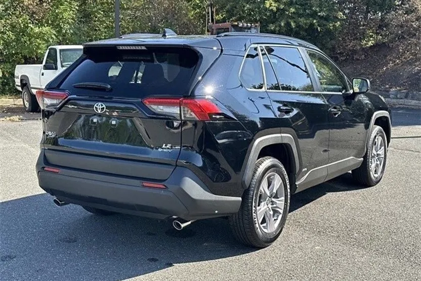 2025 Toyota RAV4 Hybrid LE photo 1