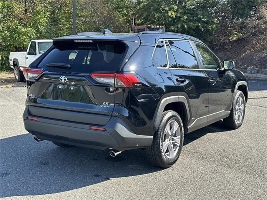 2025 Toyota RAV4 Hybrid LE photo 1