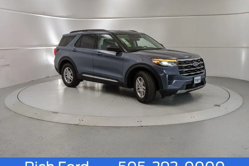 2025 Ford Explorer photo 1