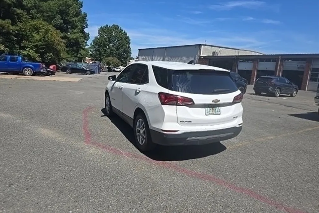 2024 Chevrolet Equinox LT photo 1